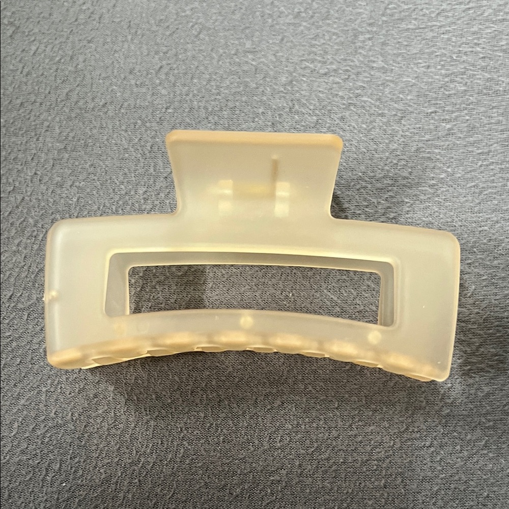 Small Orange Cream Hair Claw Clip - Picture 5 of 6